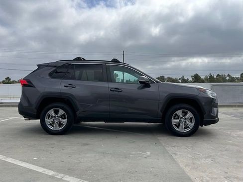 Used 2022 Toyota RAV4 LE w/ Carpet Mat Package (TMS) AWD/4WD image 31