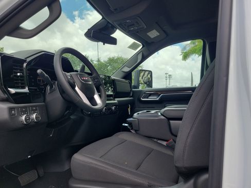New 2026 GMC Sierra 2500 SLE w/ SLE Value Package; AWD/4WD image 7