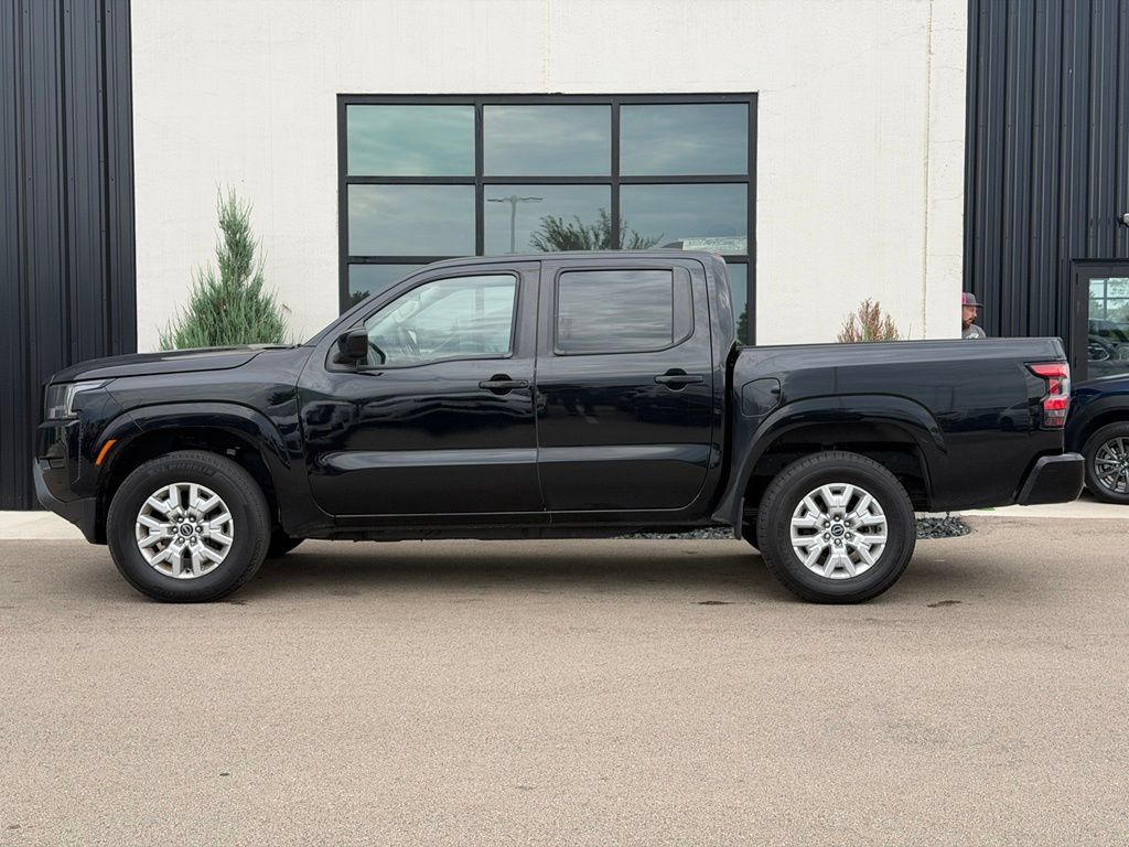 Used 2023 Nissan Frontier SV AWD/4WD image 2