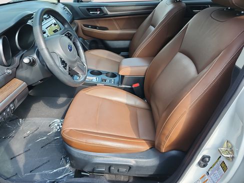 Used 2017 Subaru Outback 3.6R Touring w/ Popular Package #5A AWD/4WD image 10