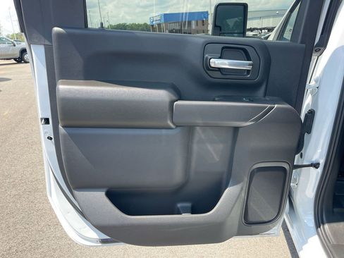 Used 2025 GMC Sierra 2500 Pro w/ Convenience Package image 24