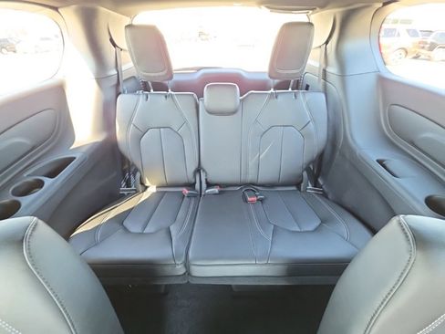New 2027 Chrysler Pacifica Select FWD image 19