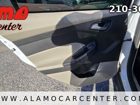 Used 2017 Ford Focus SE image 25