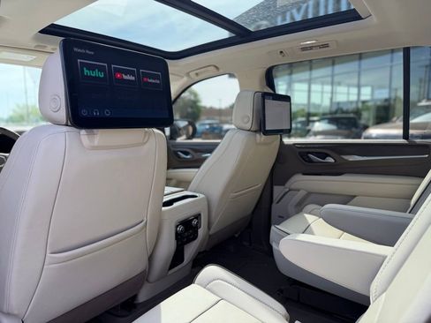 Used 2023 GMC Yukon XL Denali w/ Denali Reserve Package image 9