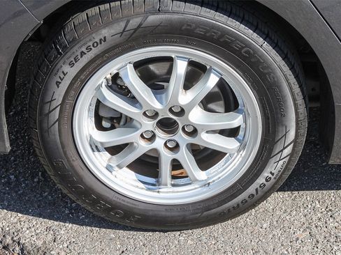 Used 2021 Toyota Prius Prime XLE image 13