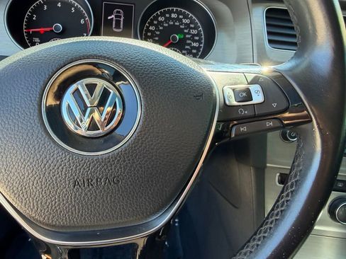 Used 2017 Volkswagen Golf S image 19
