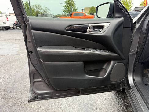 Used 2020 Nissan Pathfinder S FWD image 21