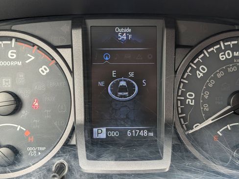 Used 2017 Toyota Tacoma TRD Off-Road w/ Premium & Technology Package AWD/4WD image 15