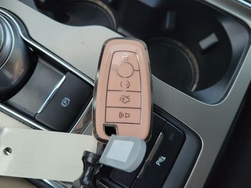 Certified 2024 Ford Edge Titanium AWD/4WD image 29