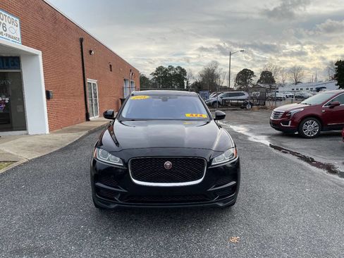 Used 2018 Jaguar F-PACE image 3