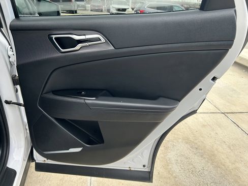 Used 2025 Kia Sportage SX image 16
