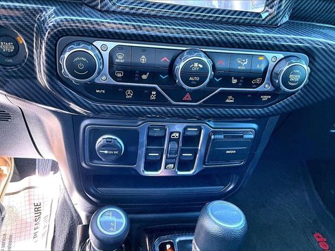 Used 2023 Jeep Gladiator Sport AWD/4WD image 16