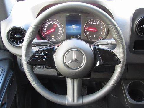 Used 2025 Mercedes-Benz Sprinter 2500 image 24
