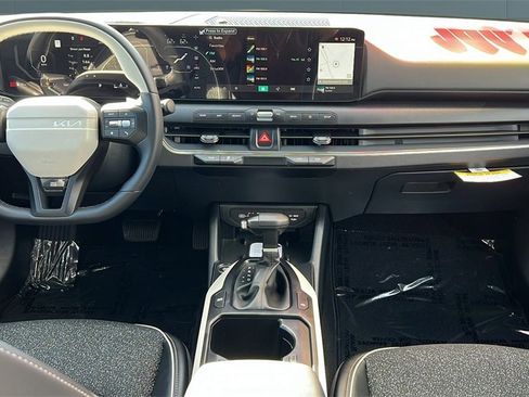 New 2025 Kia K4 GT-Line image 7