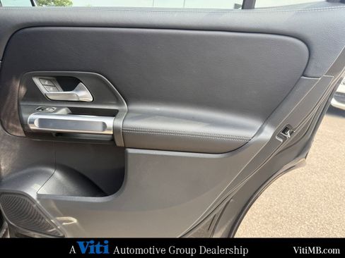 Used 2022 Mercedes-Benz GLB 250 4MATIC image 25