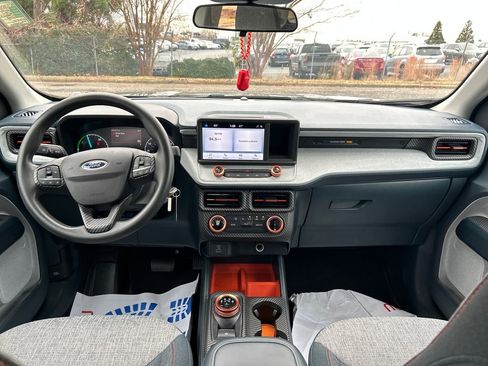 Used 2024 Ford Maverick XLT image 14