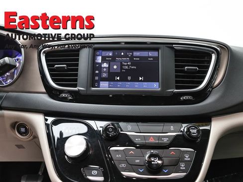 Used 2023 Chrysler Voyager LX FWD image 12