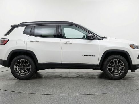Used 2025 Jeep Compass Trailhawk image 11
