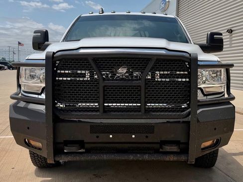 Used 2024 RAM 3500 Tradesman w/ Chrome Appearance Group AWD/4WD image 4