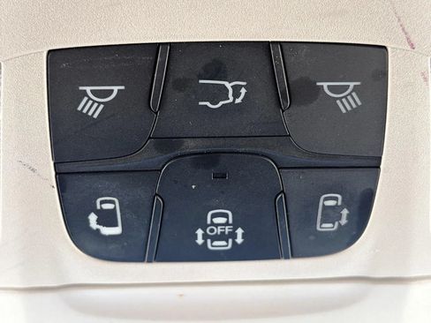 Used 2018 Chrysler Pacifica Touring-L w/ Tire & Wheel Group FWD image 25