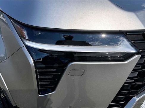 Used 2024 Lexus GX 550 w/ Accessory Package (2T) AWD/4WD image 34