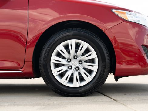 Used 2014 Toyota Camry LE FWD image 27