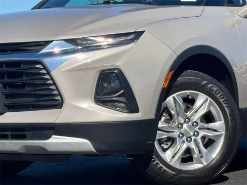 Used 2021 Chevrolet Blazer LT image 2