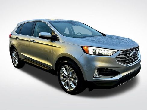 Used 2022 Ford Edge Titanium image 2