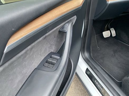 Used 2023 Tesla Model Y Long Range image 15