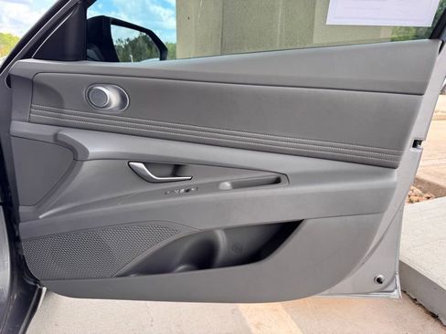 Certified 2025 Hyundai Elantra Sport image 18