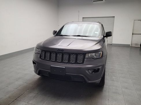 Used 2017 Jeep Grand Cherokee Altitude RWD image 15