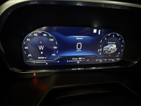 Used 2022 Chevrolet Tahoe LT w/ LT Signature Plus Package image 36