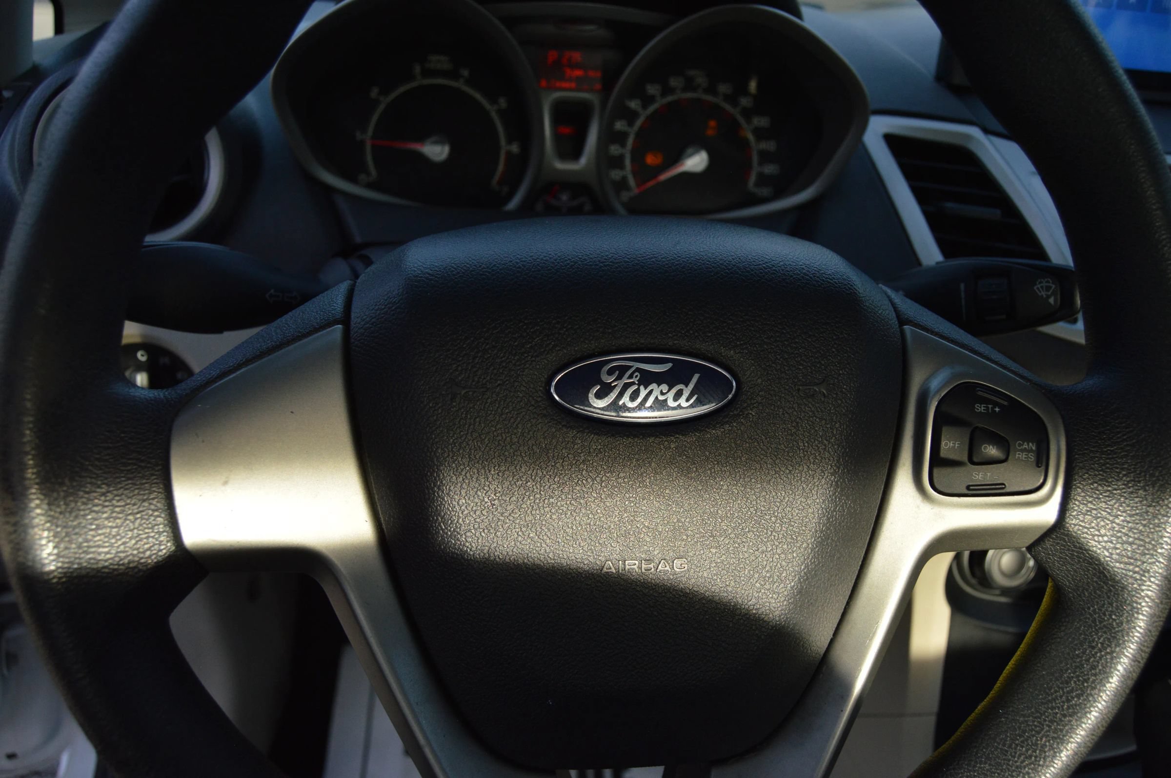 Used 2013 Ford Fiesta SE w/ Super Fuel Economy Pkg FWD image 12