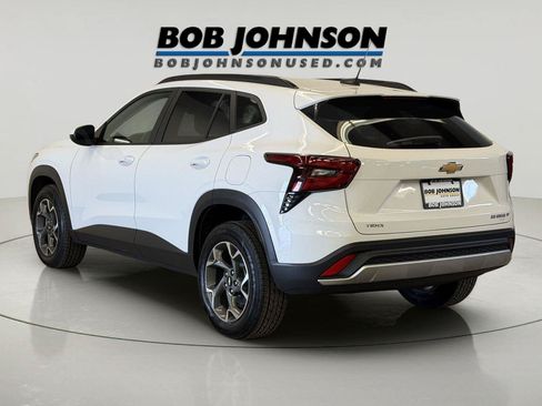 Certified 2024 Chevrolet Trax LT w/ Driver Confidence Package FWD image 8