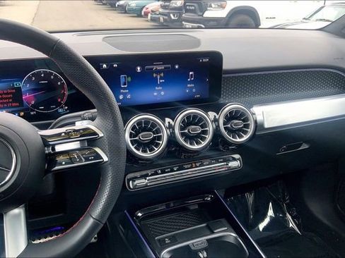 Used 2026 Mercedes-Benz GLB 250 4MATIC image 5