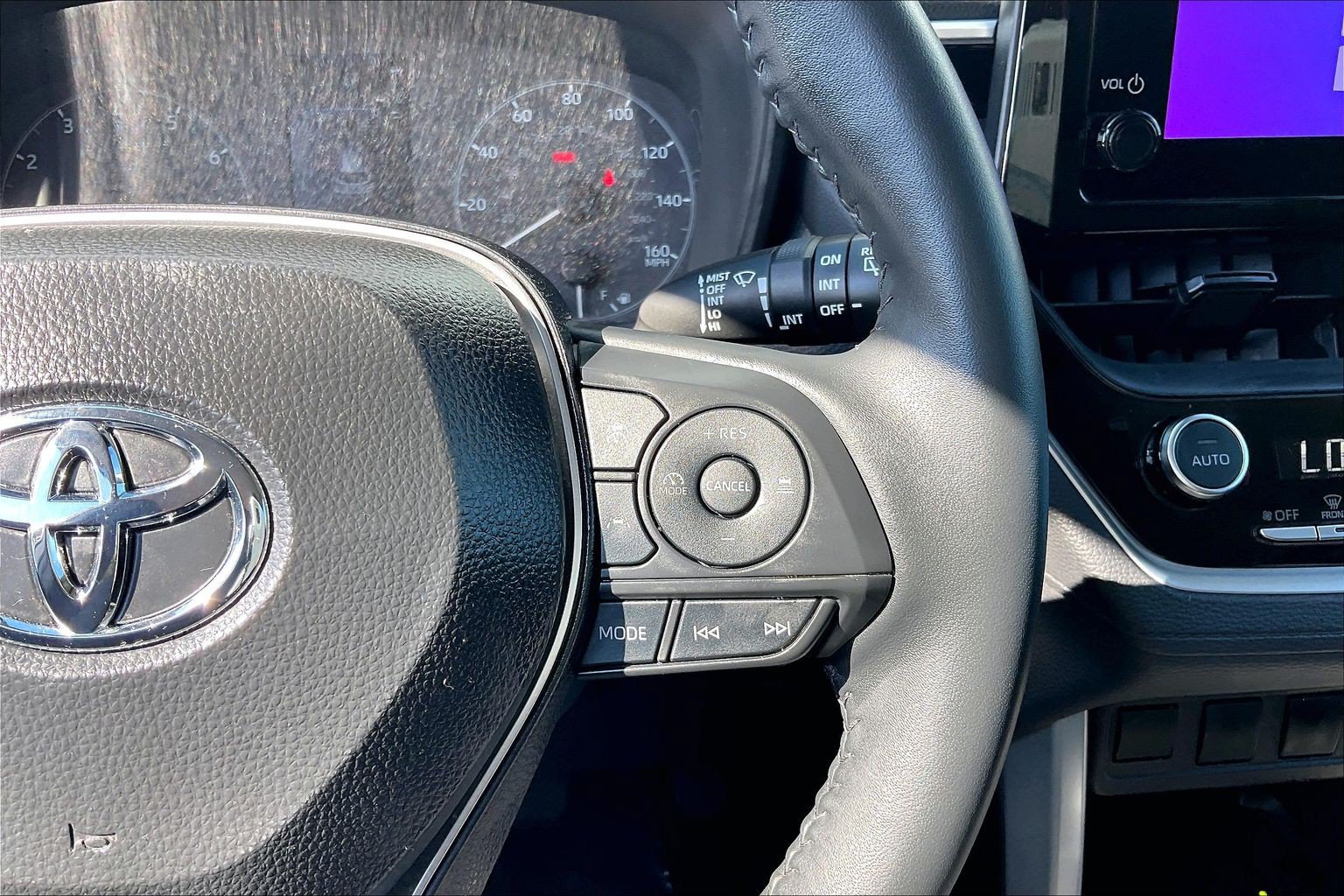 Used 2025 Toyota Corolla Cross LE AWD/4WD image 24