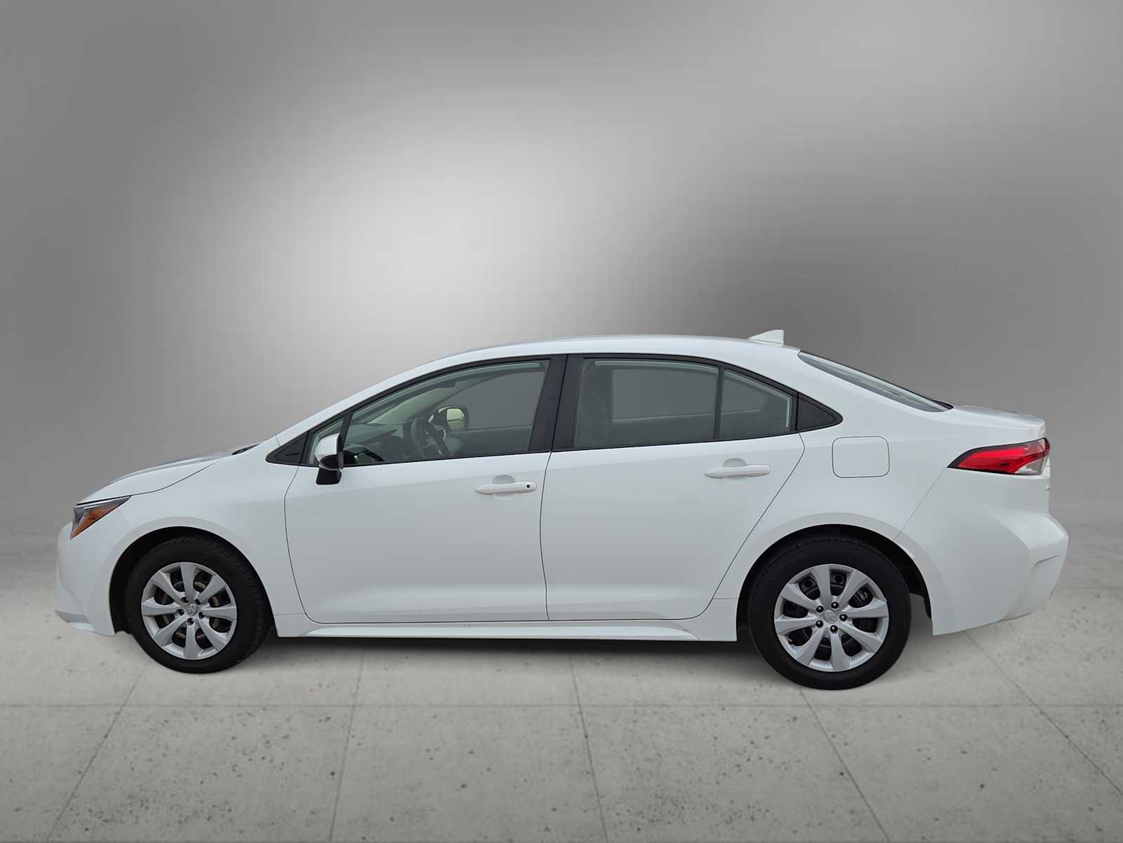Certified 2022 Toyota Corolla LE FWD image 5