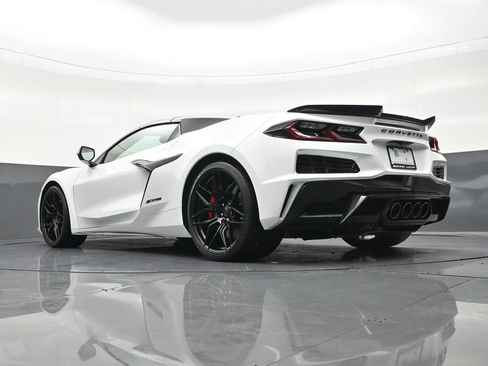 Used 2025 Chevrolet Corvette Z06 RWD image 25