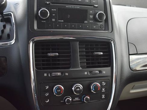 Used 2016 Dodge Grand Caravan SXT FWD image 20