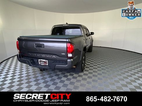Used 2018 Toyota Tacoma TRD Sport image 7