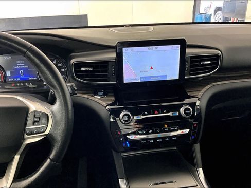 Used 2022 Ford Explorer Limited image 7