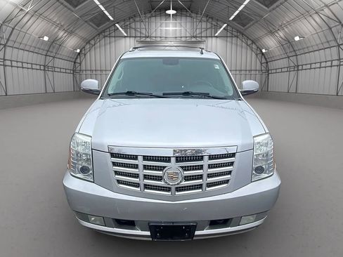 Used 2011 Cadillac Escalade EXT Premium image 8