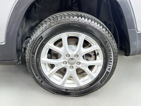 Used 2014 Jeep Cherokee Latitude w/ Cold Weather Group FWD image 28