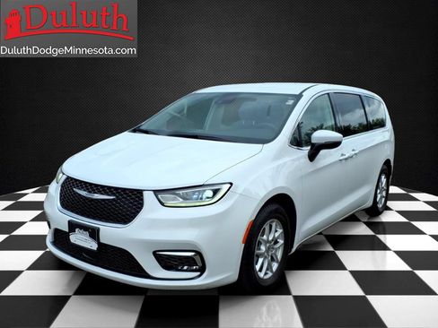 Used 2023 Chrysler Pacifica Touring-L FWD image 1