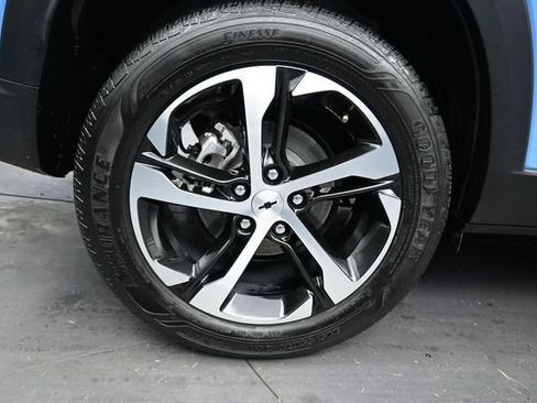 Used 2024 Chevrolet Trax RS w/ Driver Confidence Package FWD image 28
