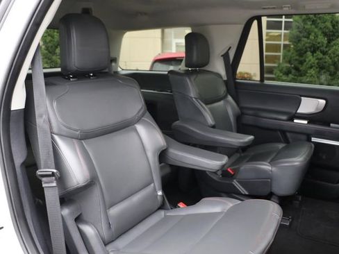 Used 2025 Ford Expedition Active AWD/4WD image 14