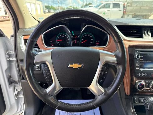 Used 2017 Chevrolet Traverse Premier FWD image 18