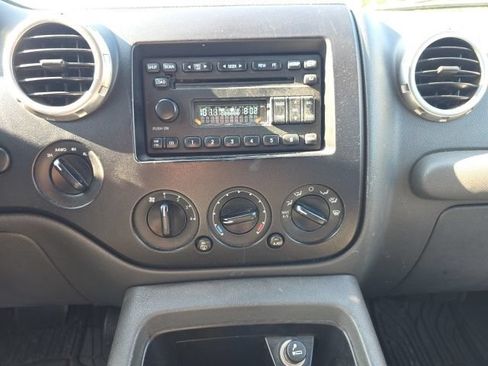 Used 2003 Ford Expedition XLT AWD/4WD image 17