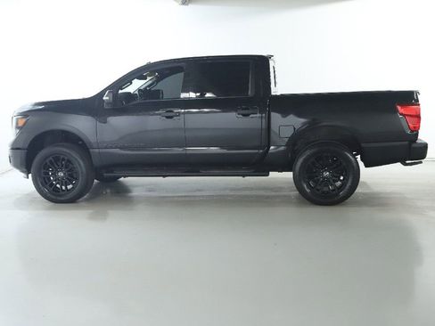 Used 2019 Nissan Titan SL w/ Midnight Edition image 39