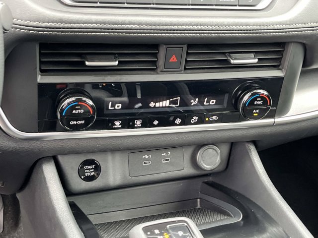Used 2024 Nissan Rogue SV AWD/4WD image 31